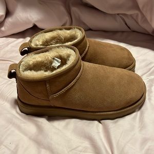 Women’s Ugg Ultra Mini size 8